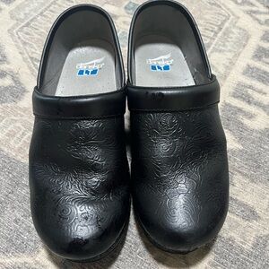 Dansko Clogs gently worn size 39 or size 9